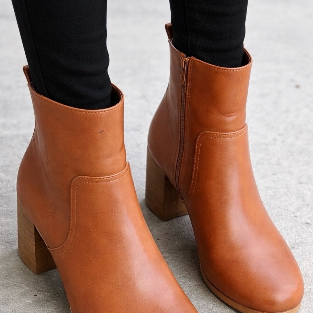 Universal threads Brown Ankle Booties